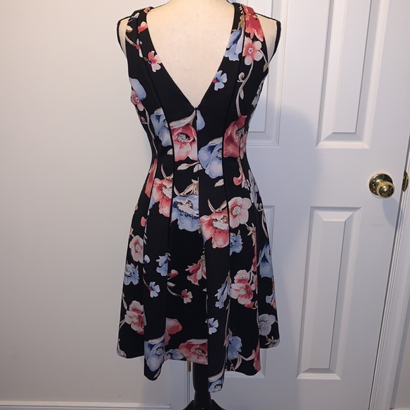 White House black market dress 👗 - Picture 3 of 5